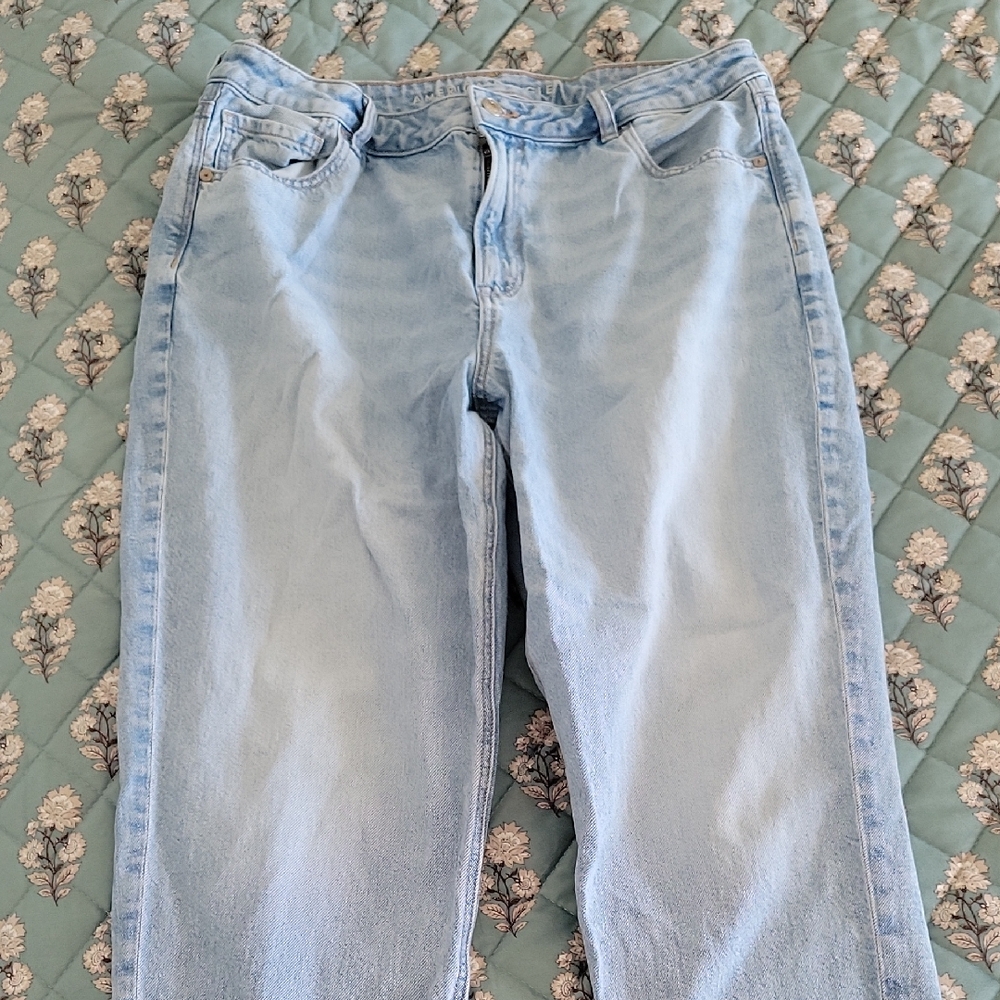 Light Wash Women’s Jeans - Classic Straight Leg